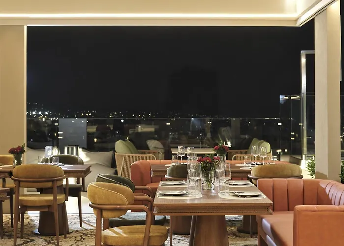 Hilton Garden Chania מלון