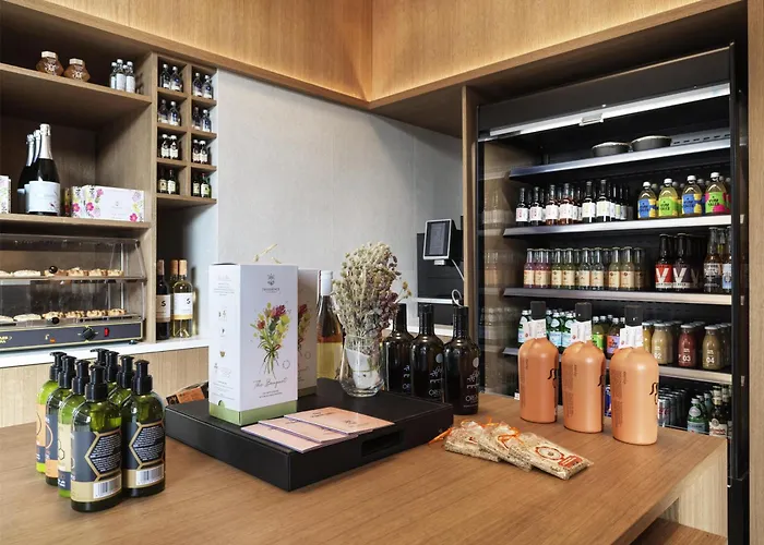 מלון Hilton Garden Chania 4*