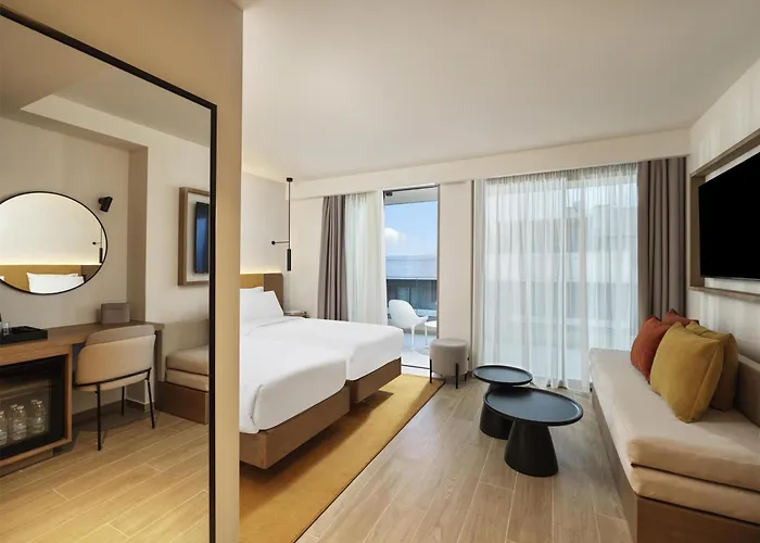 Hilton Garden Chania מלון