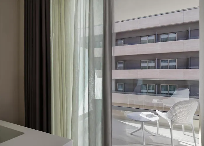 מלון Hilton Garden Chania 4*