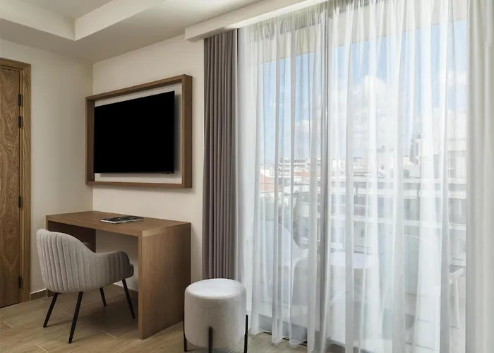 Hilton Garden Chania מלון 4*