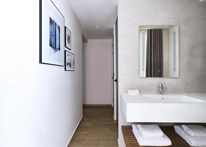 מלון Hilton Garden Chania 4*